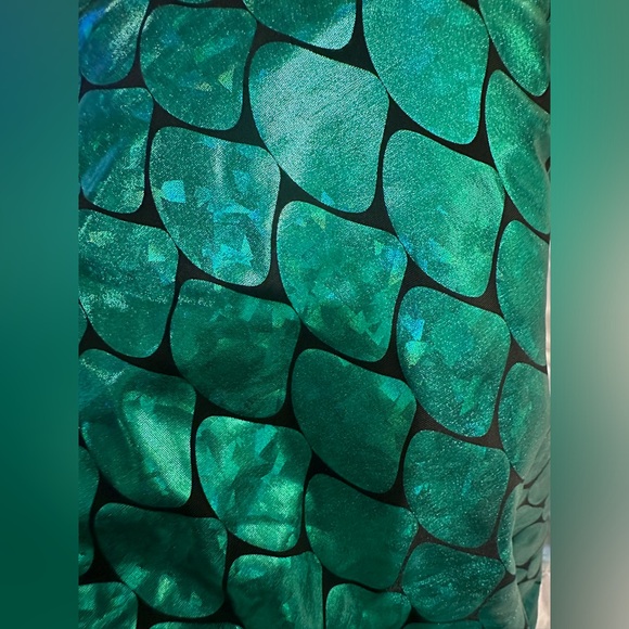 Mermaid skirt 🧜‍♀️ 🎃 - Picture 3 of 3